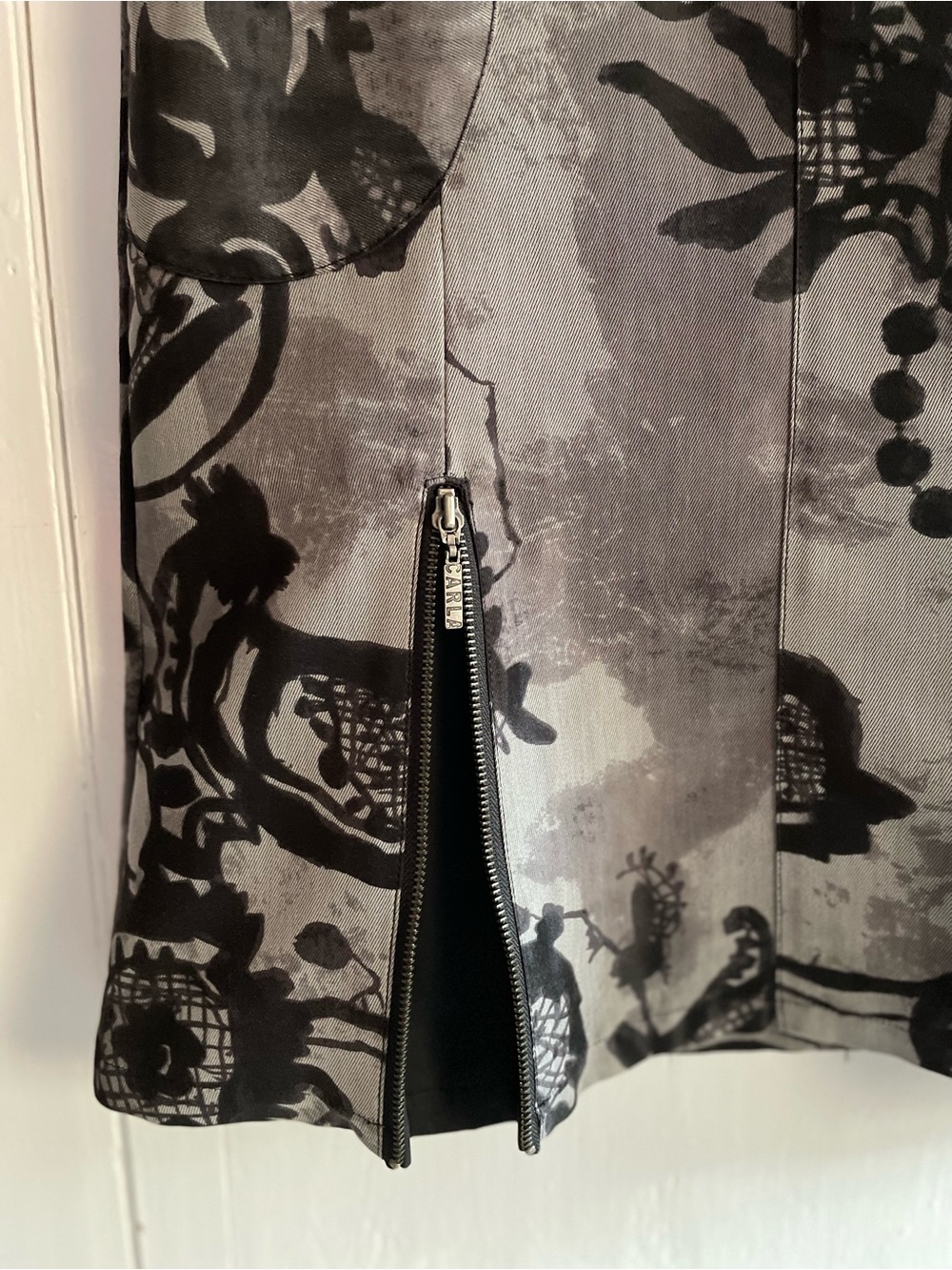 C'ARLA du nord, Scandinavian Cotton Blend Skirt Chic Zipper Pleat Accents at Hem - Picture 4 of 8